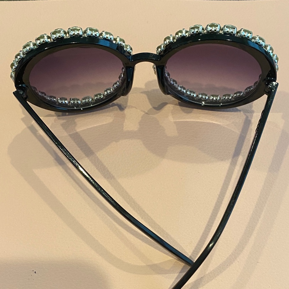 Elegant Black Crystal-Embellished Sunglasses - Picture 4 of 5